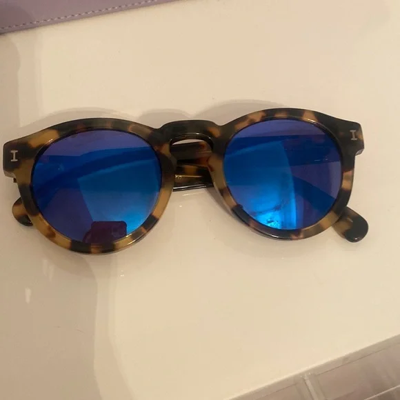 Illesteva | Accessories | Illesteva Sunglasses | Poshmark display picture 3